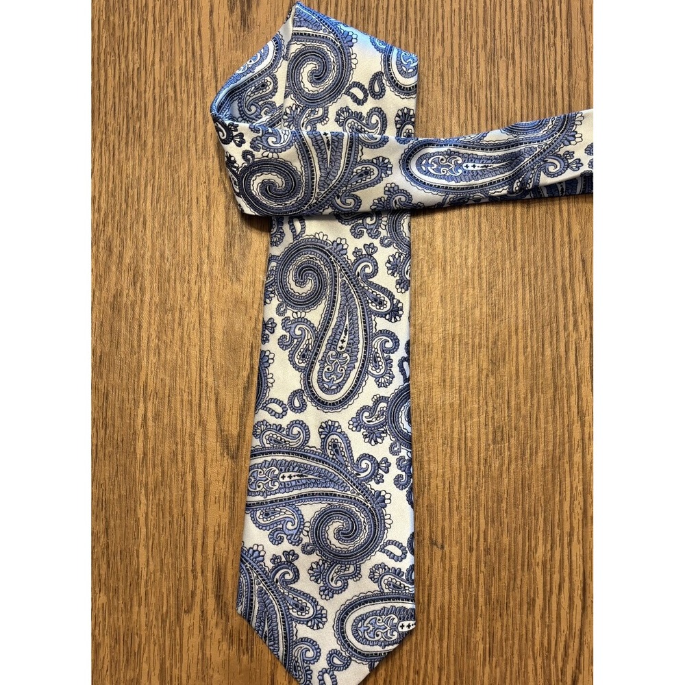Vintage BACHRACH Silver And Blue Paisley‎ 100% Silk Necktie 60 inches long
